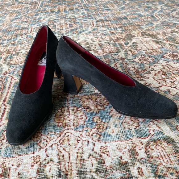 Charles Jourdan Suede Bis Pumps - Picture 10 of 11